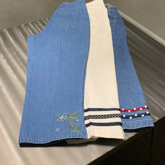 Christopher & Banks Embellished Capri Jeans Bundle Size 6 - Picture 1 of 6